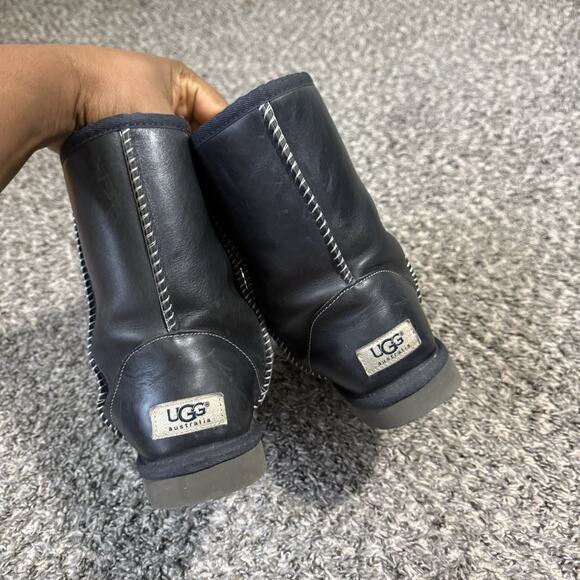 UGG Women’s Classic Short Black Leather Winter Boot Size US 6 Shearling Lined - Picture 3 of 7